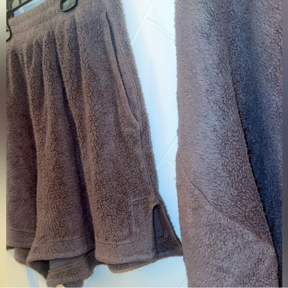 NWT Stateside Sherpa 2-Piece Lounge Set Walnut Brown Top M Shorts L Cozy Fleece - Picture 10 of 13